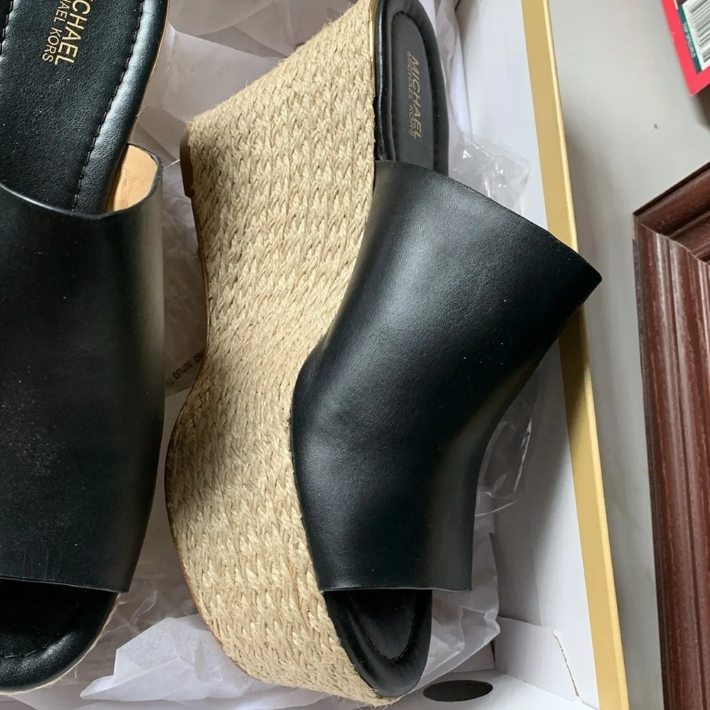New Michael Kors Black Leather Cunningham Wedge size 8.5 - Picture 3 of 7